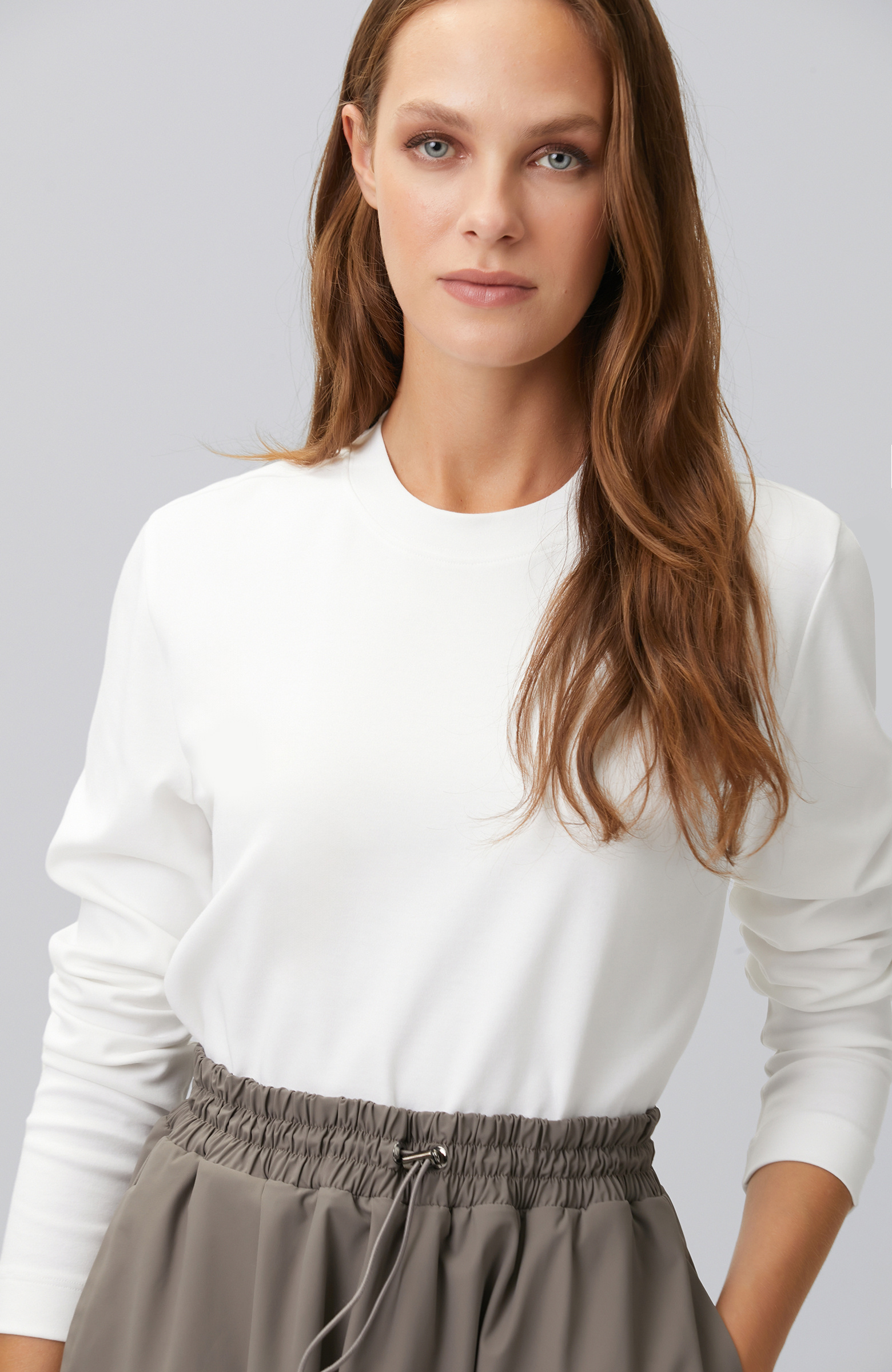 Beyaz Bisiklet Yaka Basic Sweatshirt