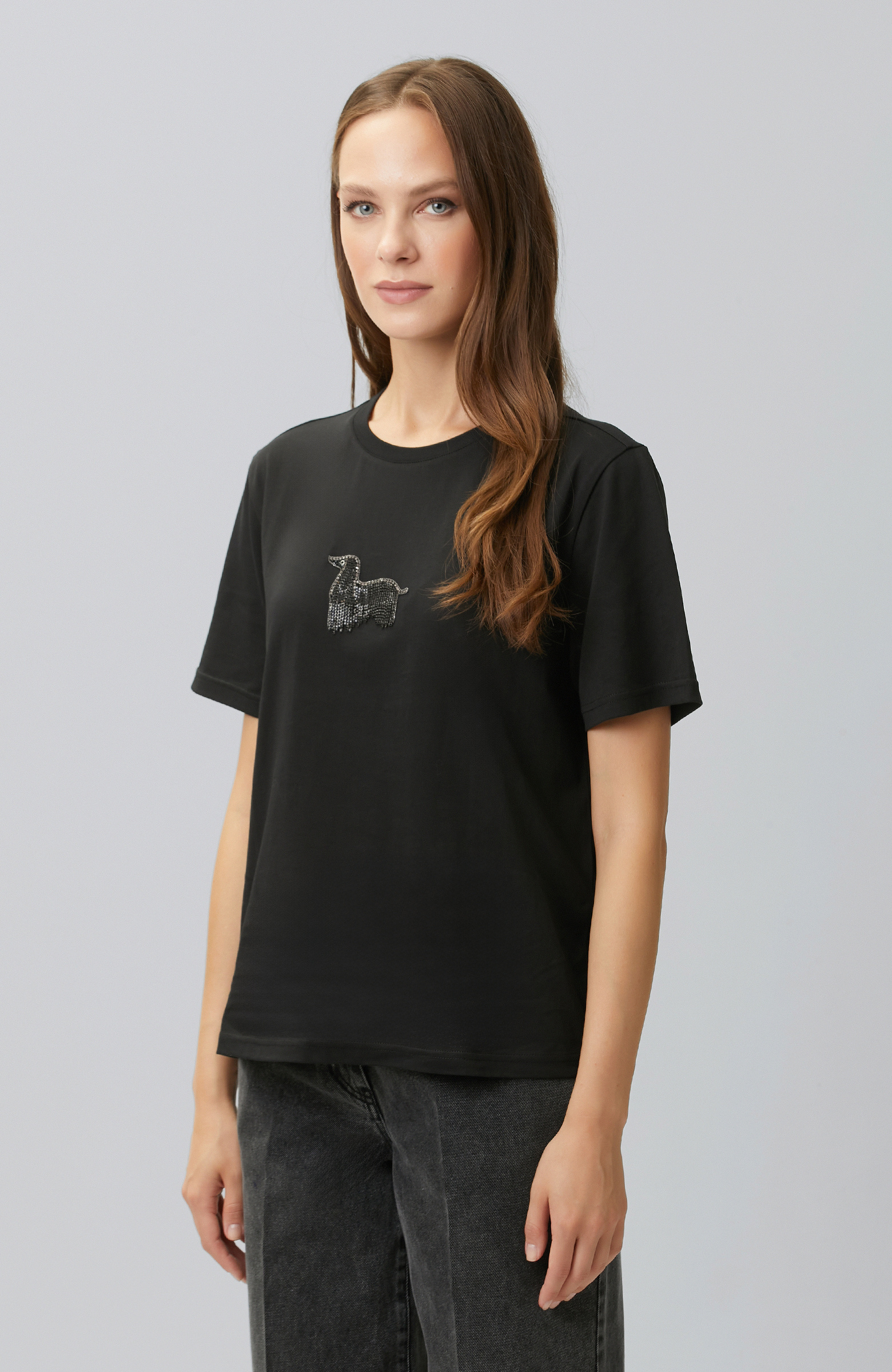 Siyah Aplike Aksesuarlı T-shirt